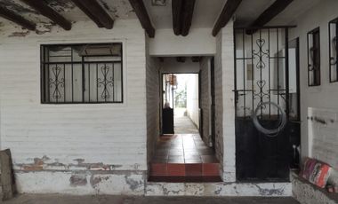 VENTA DE CASA EN CALDERON CON PISCINA