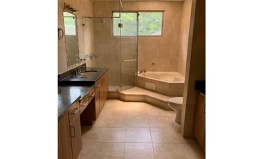 VENTA DE CASA EN CLAYTON EMBASSY GARDENS DISPONIBLE EN ENERO 2026 JP