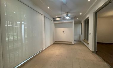 ALQUILO CASA 3 NIVELES CON TICO, EN CLAYTON, EMBASSY GARDENS JP