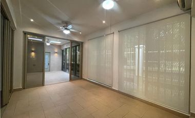 ALQUILO CASA 3 NIVELES CON TICO, EN CLAYTON, EMBASSY GARDENS JP