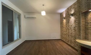 ALQUILO CASA 3 NIVELES CON TICO, EN CLAYTON, EMBASSY GARDENS JP