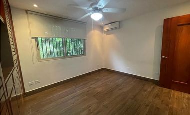 ALQUILO CASA 3 NIVELES CON TICO, EN CLAYTON, EMBASSY GARDENS JP