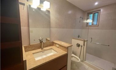 ALQUILO CASA 3 NIVELES CON TICO, EN CLAYTON, EMBASSY GARDENS JP