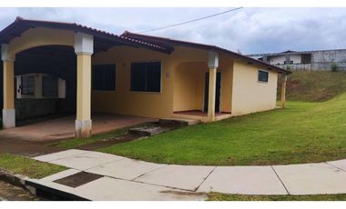 SE VENDE  CASA EN BRISAS DEL GOLF ARRAIJAN