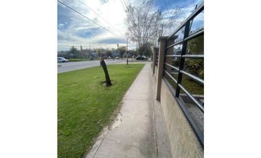 VENTA CASA EN ESQUINA DE 3 DORMITORIOS - LOTE 268m2 BARRIO CAISAMAR