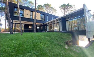 CASA EN ALQUILER A ESTRENAR  MINIMALISTA EN BARRIO PIONEROS