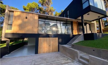 CASA EN ALQUILER A ESTRENAR  MINIMALISTA EN BARRIO PIONEROS