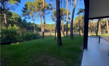 CASA EN ALQUILER A ESTRENAR  MINIMALISTA EN BARRIO PIONEROS