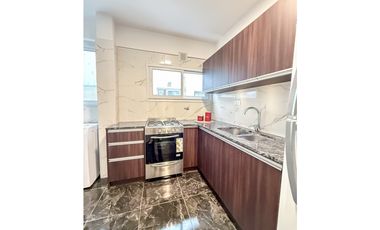 2 AMBIENTES CON DEPENDENCIA Y COCHERA. CENTRO.