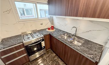 2 AMBIENTES CON DEPENDENCIA Y COCHERA. CENTRO.