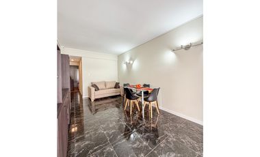 2 AMBIENTES CON DEPENDENCIA Y COCHERA. CENTRO.