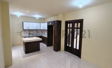 Casa en venta en Montecristi - Hermosa y Hogareña