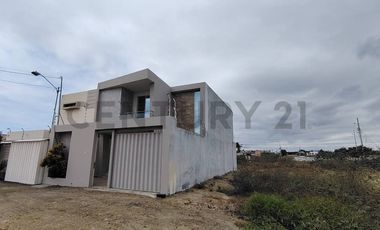 Casa en venta en Montecristi - Hermosa y Hogareña