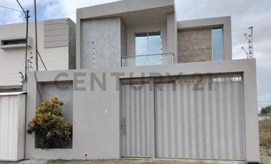 Casa en venta en Montecristi - Hermosa y Hogareña