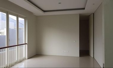 RUMAH GREEN LAKE WIYUNG SIAP HUNI