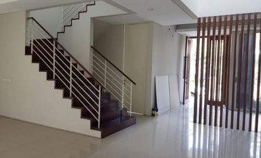 RUMAH GREEN LAKE WIYUNG SIAP HUNI