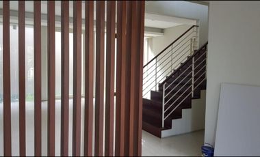 RUMAH GREEN LAKE WIYUNG SIAP HUNI