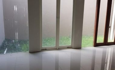 RUMAH GREEN LAKE WIYUNG SIAP HUNI