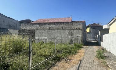 Tanah pekarangan hak milik di utara tiyasan condong catur