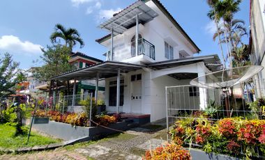 Villa Mewah dan Luas di Villa Kota Bunga Cipanas