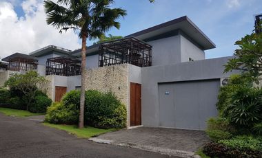 VILLA READY UNIT WITH POOL SIAP HUNI KAWASAN STARTEGIS NUSA DUA