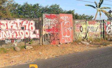 Tanah pinggir jl selokan mataram seturan. Dkt KAKKOI