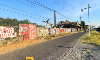 Tanah pinggir jl selokan mataram seturan. Dkt KAKKOI