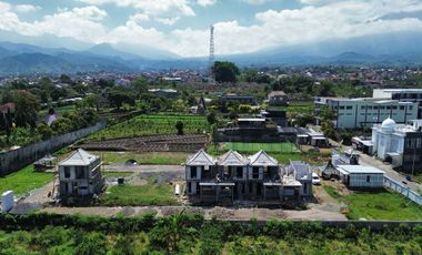 Rumah Villa 3 Lantai 2 Menit Alun Alun Batu View Indah Furnished