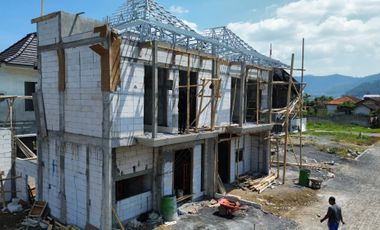 Rumah Villa 3 Lantai 2 Menit Alun Alun Batu View Indah Furnished