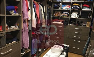 EXCELENTE CASA CON GRAN PARQUE Y PILETA CUBIERTA