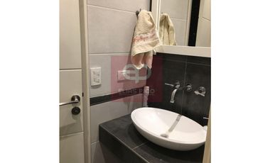 EXCELENTE CASA CON GRAN PARQUE Y PILETA CUBIERTA
