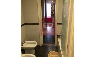 EXCELENTE CASA CON GRAN PARQUE Y PILETA CUBIERTA
