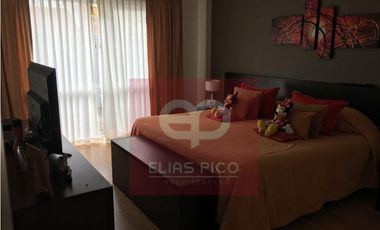 EXCELENTE CASA CON GRAN PARQUE Y PILETA CUBIERTA