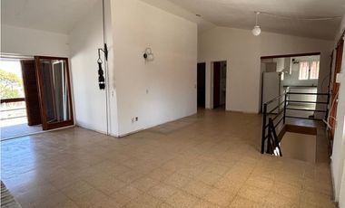 MINA CLAVERO - CASA DE 4 DORMITORIOS- PARQUE Y PILETA