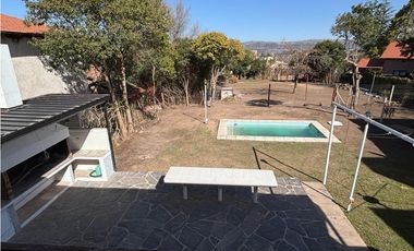 MINA CLAVERO - CASA DE 4 DORMITORIOS- PARQUE Y PILETA