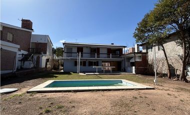 MINA CLAVERO - CASA DE 4 DORMITORIOS- PARQUE Y PILETA