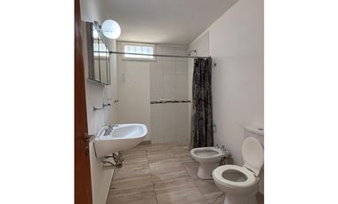 MINA CLAVERO - CASA DE 4 DORMITORIOS- PARQUE Y PILETA