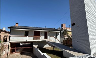 MINA CLAVERO - CASA DE 4 DORMITORIOS- PARQUE Y PILETA