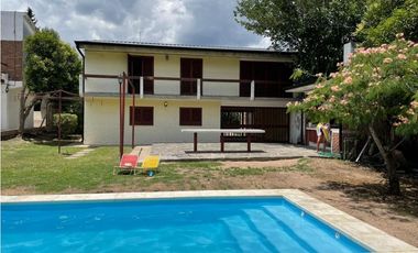 MINA CLAVERO - CASA DE 4 DORMITORIOS- PARQUE Y PILETA