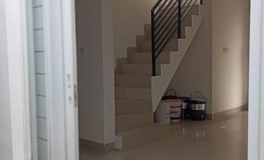 Rumah 2 lantai dekat stasiun jurang mangu