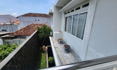 Rumah Mewah Paulan Colomadu Semi Furnish dan Kolam Renang (ED)