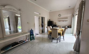 Rumah Mewah Paulan Colomadu Semi Furnish dan Kolam Renang (ED)