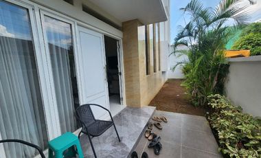 Rumah Mewah Paulan Colomadu Semi Furnish dan Kolam Renang (ED)