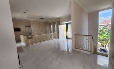 Rumah Mewah Paulan Colomadu Semi Furnish dan Kolam Renang (ED)