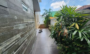 Rumah Mewah Paulan Colomadu Semi Furnish dan Kolam Renang (ED)