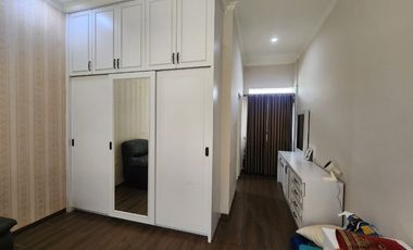 Rumah Mewah Paulan Colomadu Semi Furnish dan Kolam Renang (ED)