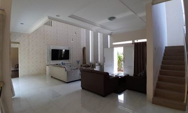 Rumah Mewah Paulan Colomadu Semi Furnish dan Kolam Renang (ED)