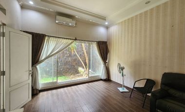 Rumah Mewah Paulan Colomadu Semi Furnish dan Kolam Renang (ED)