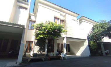 Rumah Mewah Furnish Tengah Kota Solo 2 Lantai dalam Cluster