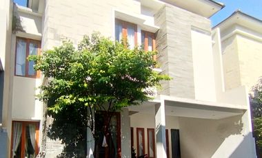 Rumah Mewah Furnish Tengah Kota Solo 2 Lantai dalam Cluster